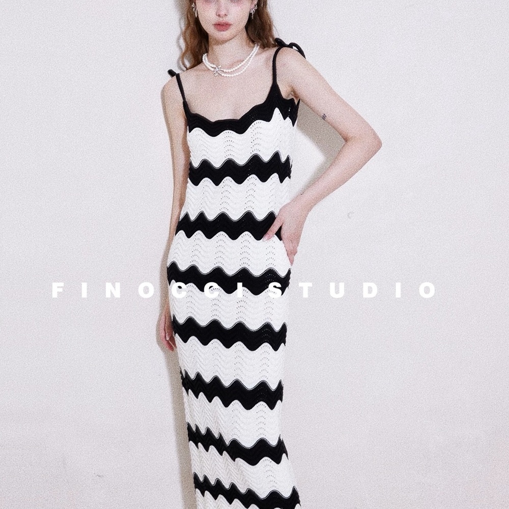 Chic Black and White Zigzag Maxi Dress